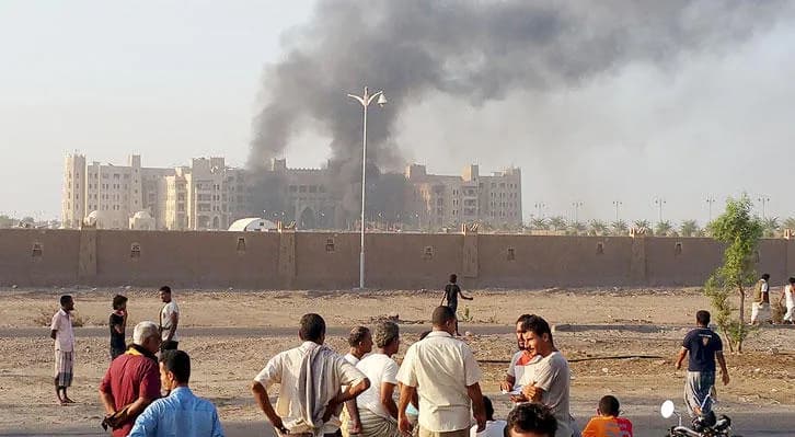 Yemeni government survives Houthi attack