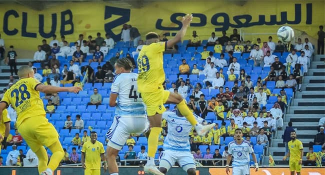 نيوم يتجنب الخسارة أمام الحزم