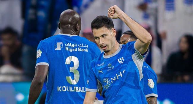الهلال يفوز على الاتحاد بثلاثية