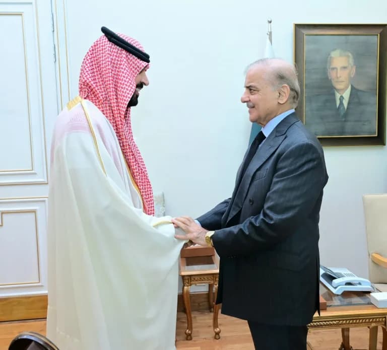 رئيس وزراء باكستان يصف تحالف مكة بتاريخي