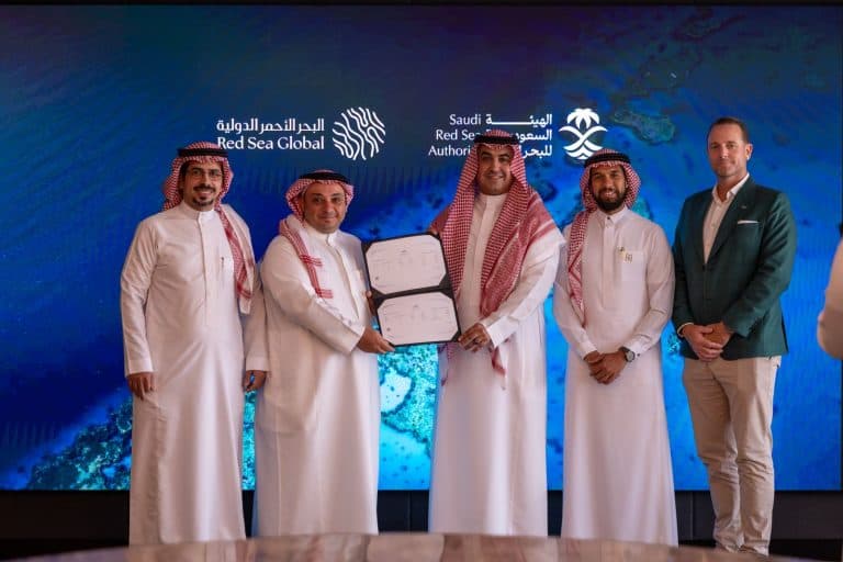 البحر الأحمر الدولية تستلم تراخيص مرسى أمالا وجزيرة شورى