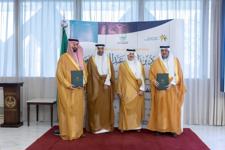 أمير الشرقية يوقع اتفاقيات شراكة للموارد البشرية