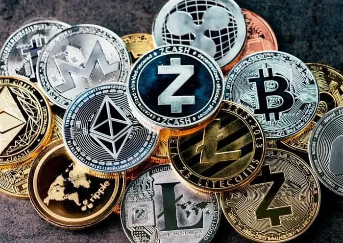 واشنطن تجمد 130 مليون دولار من العملات الرقمية المرتبطة بإيران