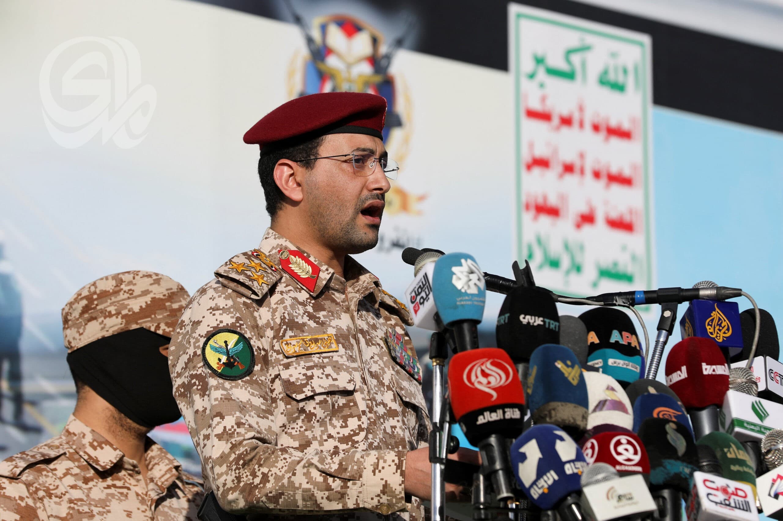 الحوثيون يهاجمون أرامكو وقاعدة خميس مشيط