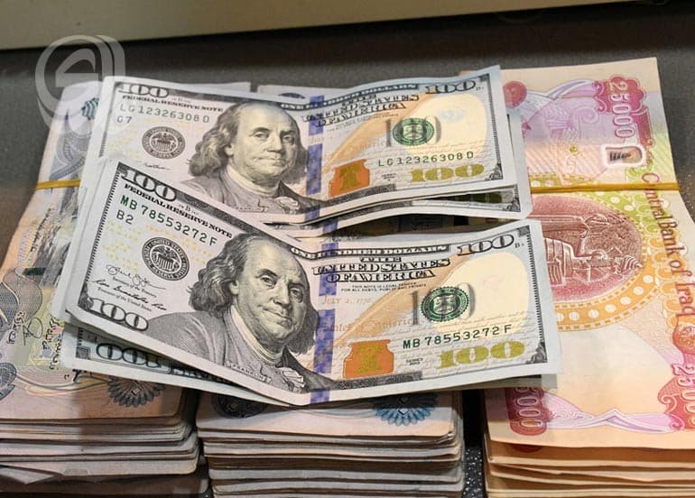 بغداد ترفع الدولار بعد 4 أشهر وتخفي موعد استبدال العملة