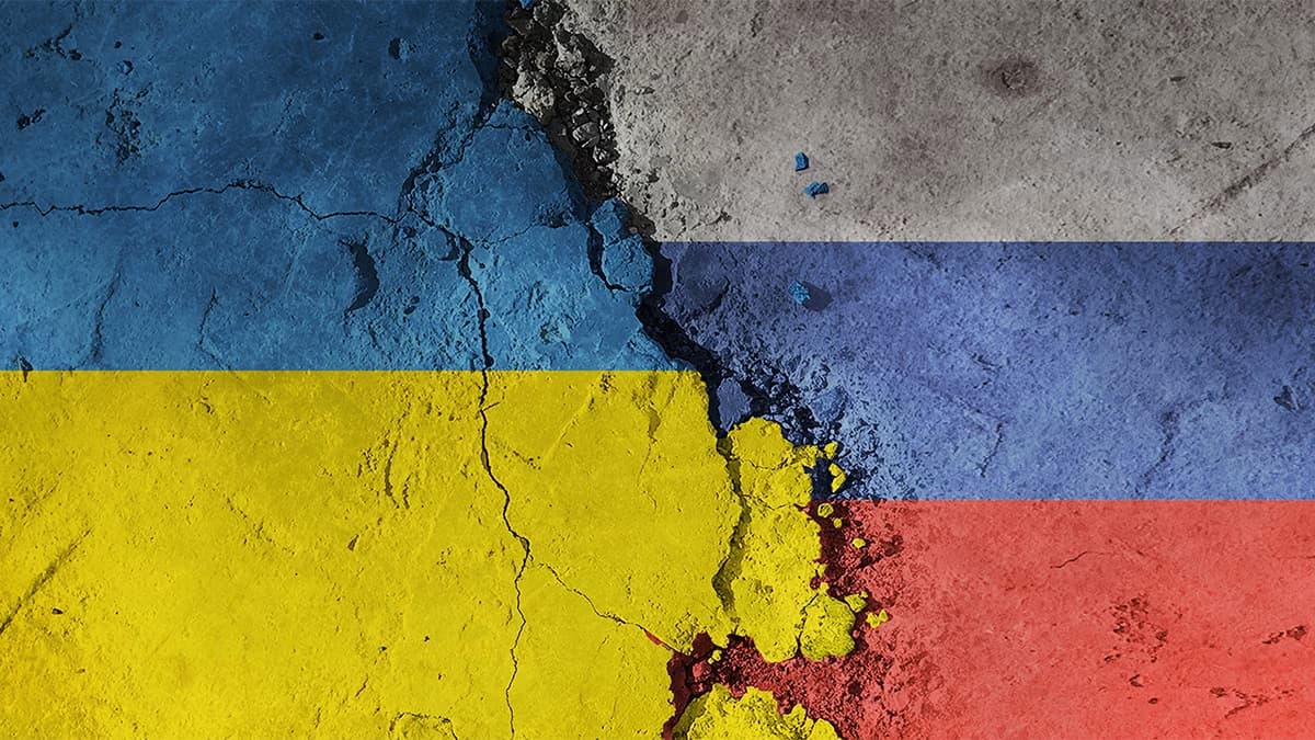 Washington mulls easing sanctions; Ukraine resumes strikes on Russian refineries