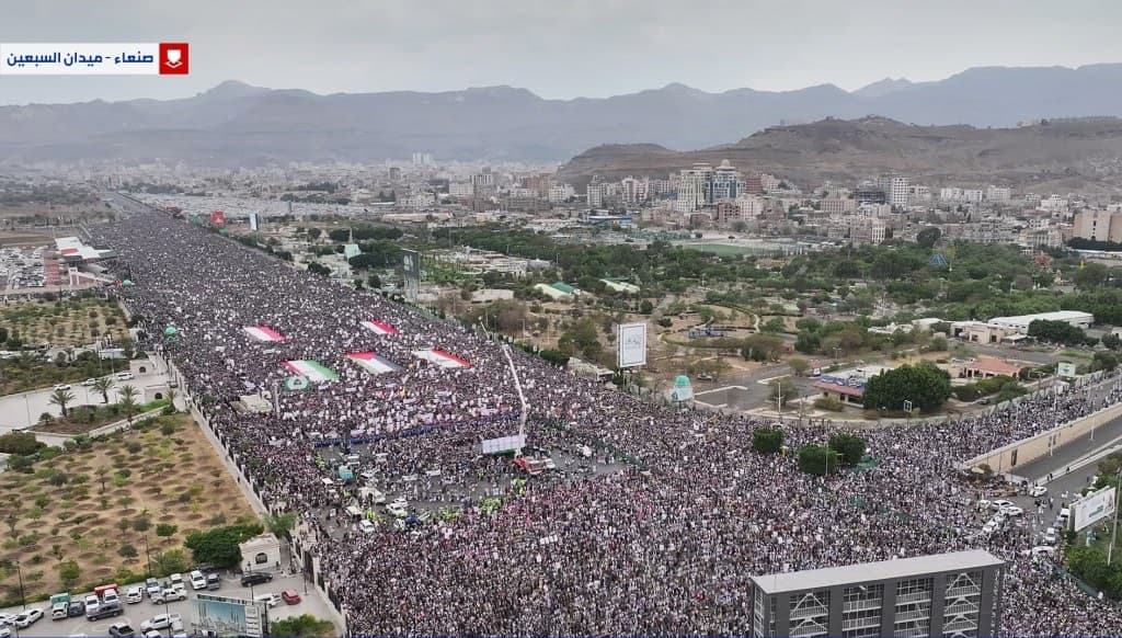 حشد غير مسبوق في صنعاء يرسّخ رسالة التحذير والنفير في طريق التحرر وانتزاع الحقوق