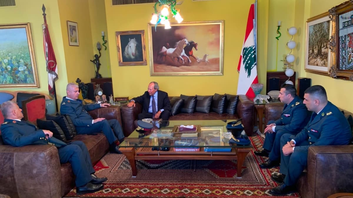 الرئيس لحود يثني على جيش لبنان