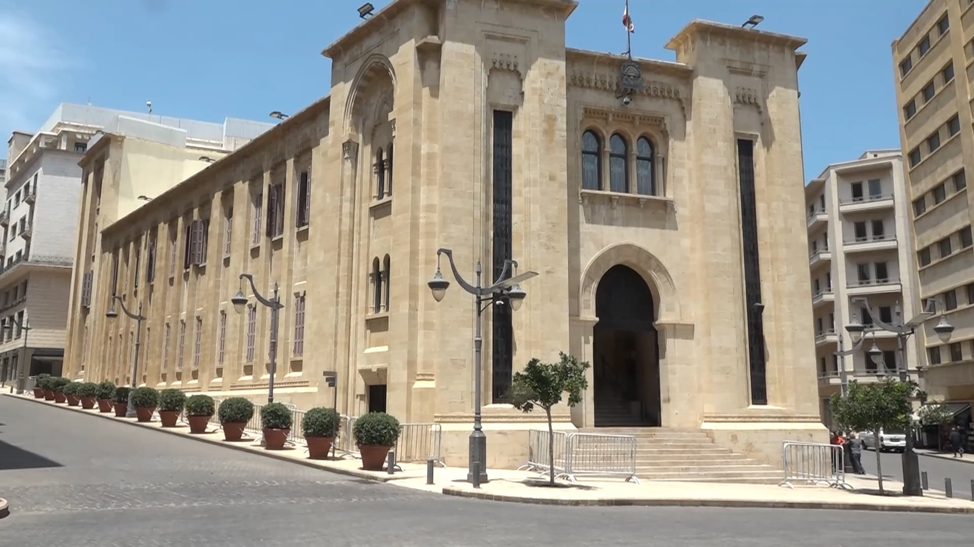 البرلمان اللبناني يوافق على تعديلات المصارف