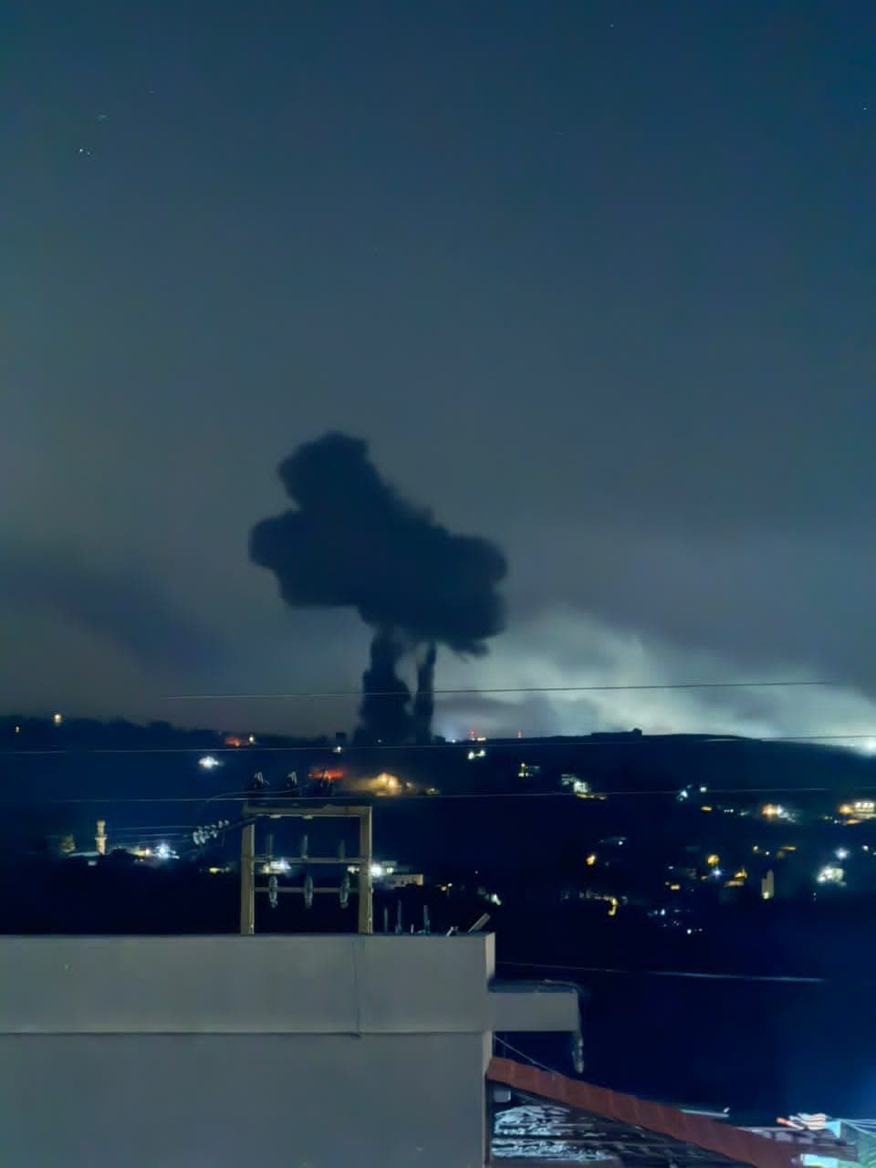 Enemy warplane strikes Meash Al-Mansouri area