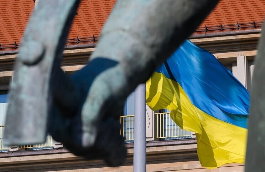Ukrainian officer advises food stockpile over heating issues