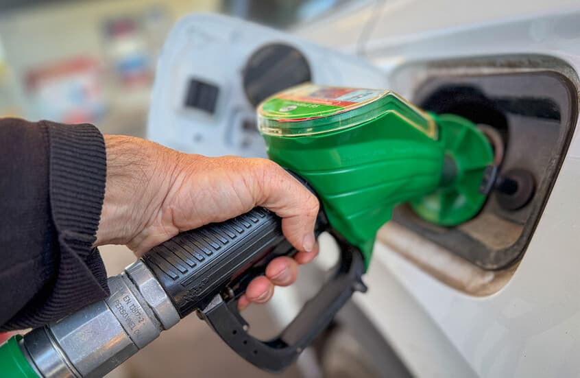 Trump to meet oil companies on gas prices