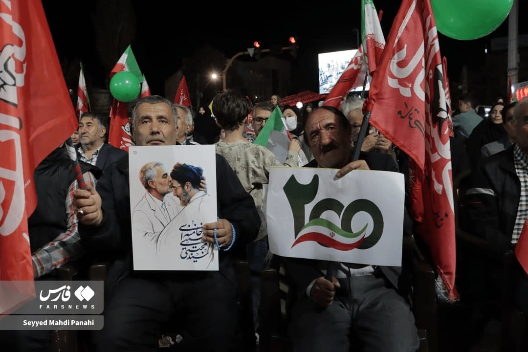 Iranian crowds rally in support