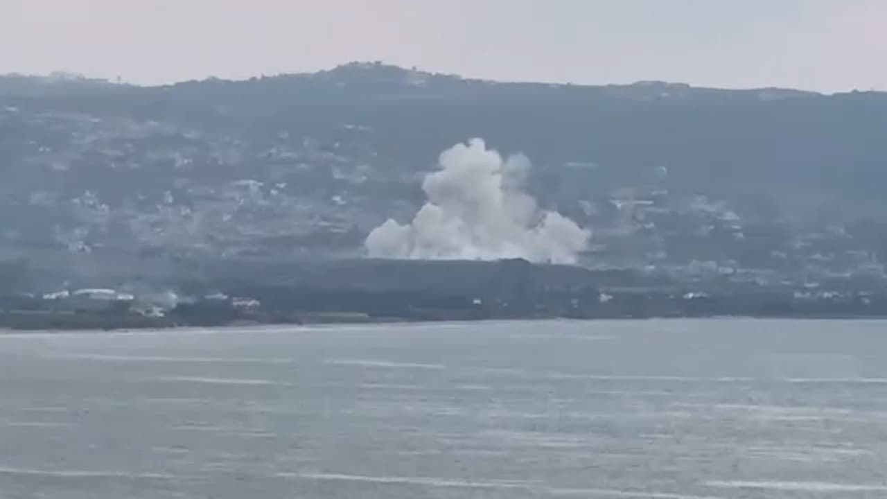 Israeli forces detonate in Al-Mansouri, Lebanon