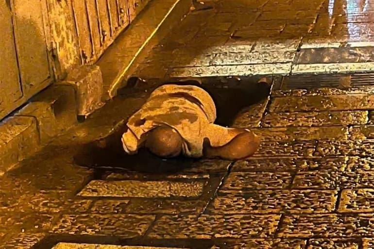 Police shooting near Bab al-Amoud