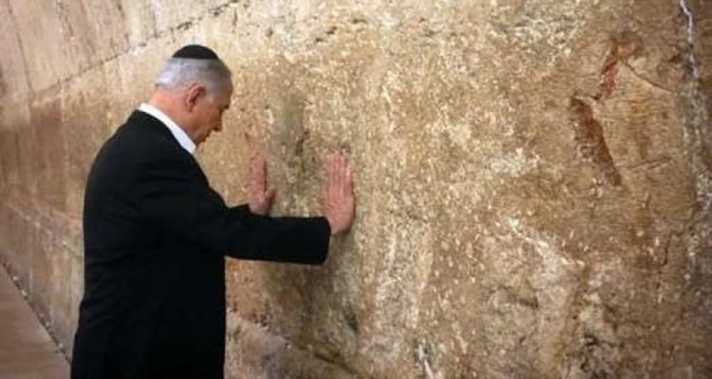 Netanyahu visits Wailing Wall before Yom Kippur