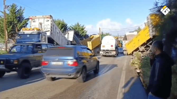 أصحاب الشاحنات يحتجون على وقف العمل