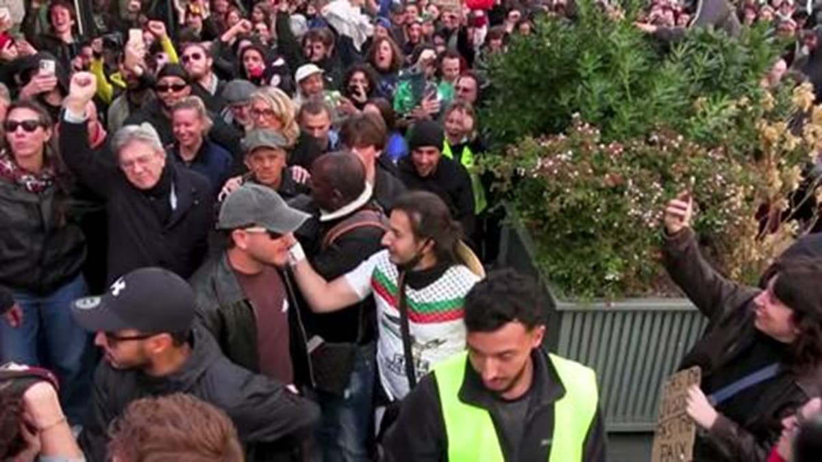 France supports Melenchon at protests