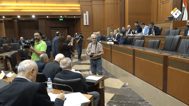 Parliament Delays Five Items and Proposes Telecom Reforms