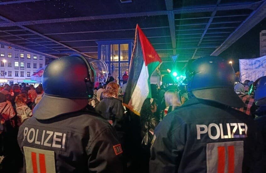 German police block pro-Palestine rally