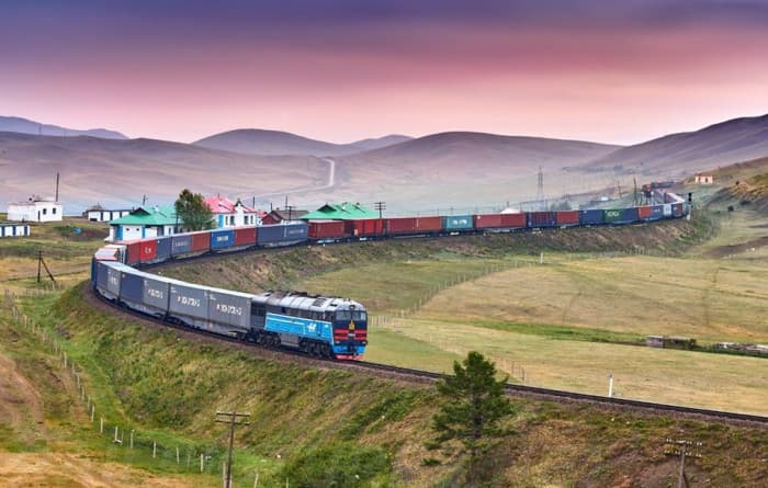Freight shipments via Chinese railways increase by 1.8%