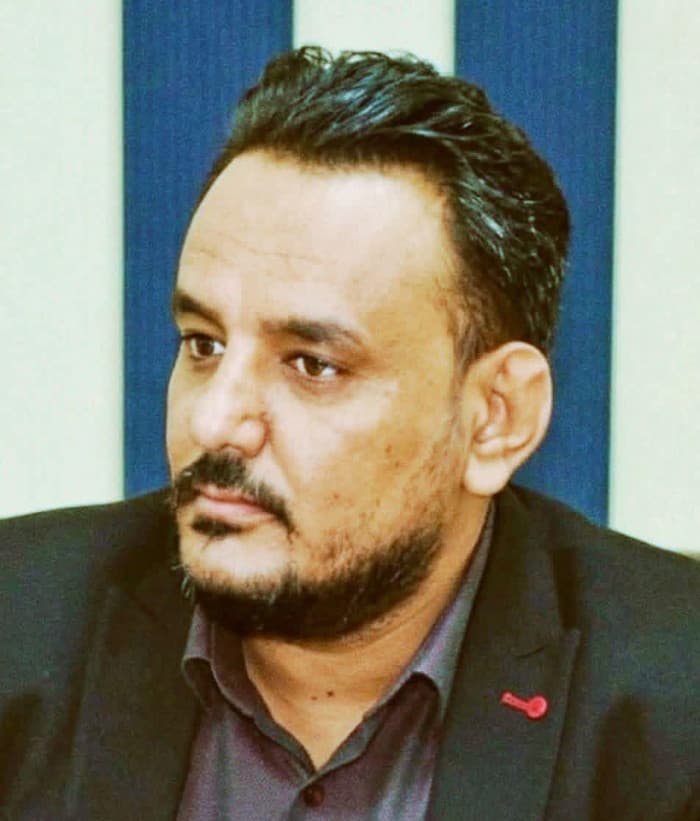 زوجة القائد المقرحي تنفي الإفراج عنه وتدعو إلى الدقة