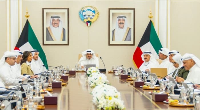 رئيس الوزراء الكويتي يؤكد وقوف الكويت مع السعودية ودول الخليج في مواجهة العدوان الإيراني