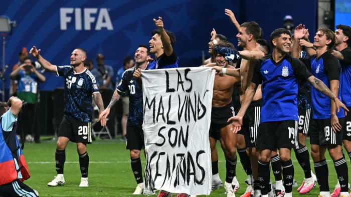 Argentine players display political banner about Falkland Islands after match against England