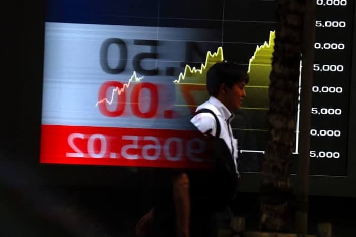 Japanese stocks close lower due to pressure from the technology sector