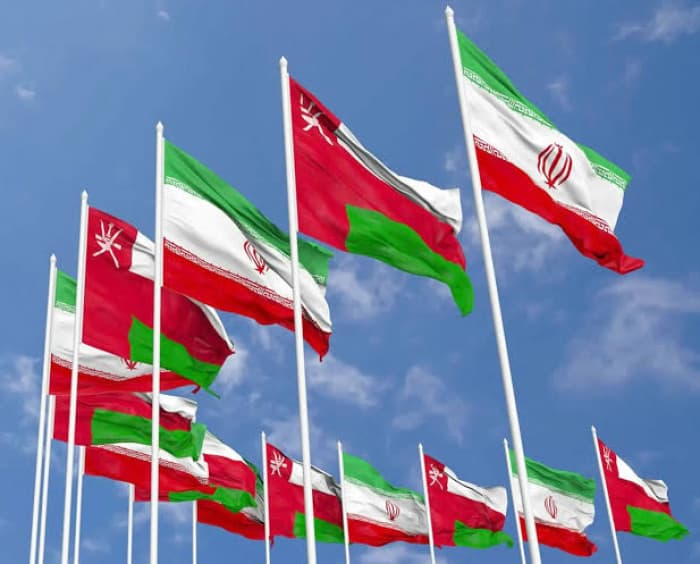 إيران تعرض مسارًا جديدًا لنقل السفن إلى عُمان