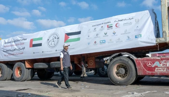 إدخال خمس قوافل إماراتية إلى غزة حمولتها 980 طن