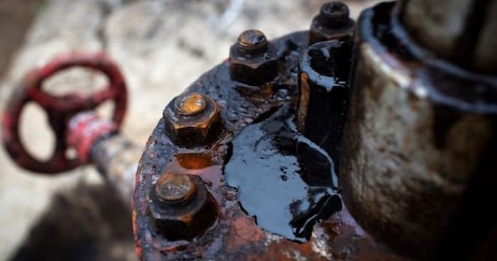China's oil imports hit decade low