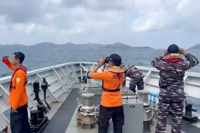Seven survivors rescued after Indonesian shipwreck