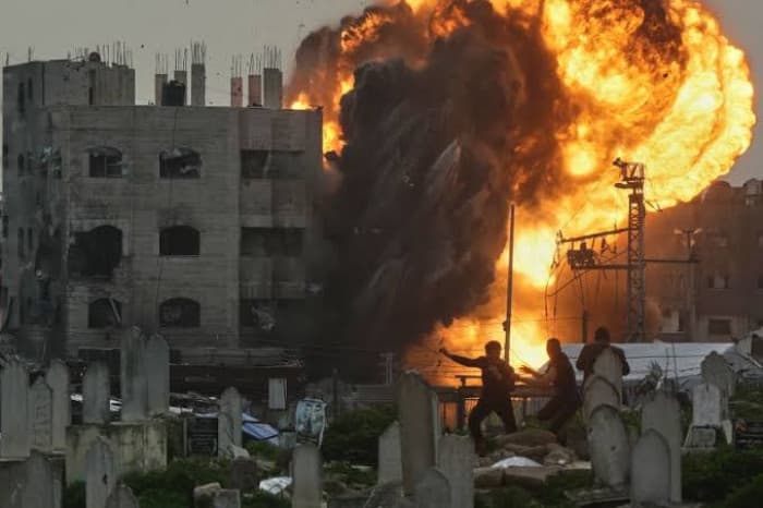 قصف مدفعي يصيب فلسطينيين في الزيتون