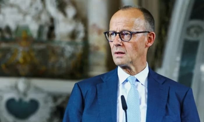 German chancellor mulls cabinet shakeup
