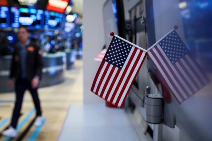 U.S. stocks fall Monday close
