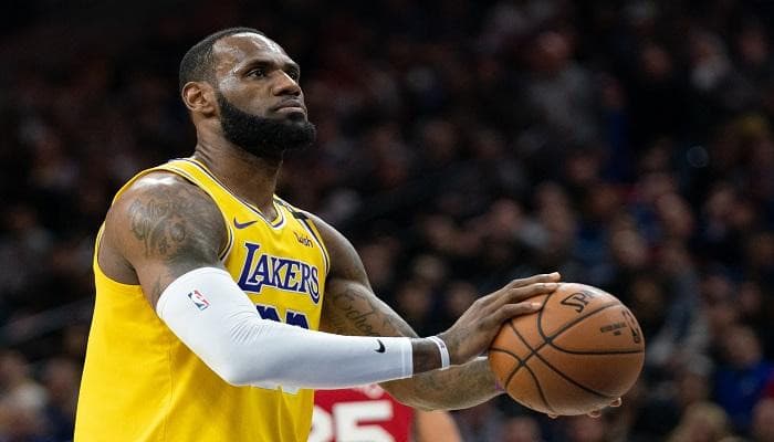 ليبرون جيمس ينتقل إلى سيكسرز في الـNBA