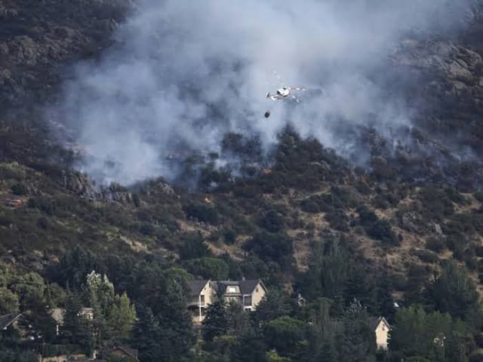 325000 people seek shelter in France and Spain