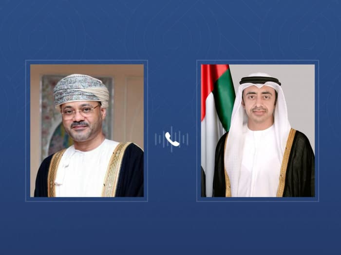 وزير خارجية الإمارات وعُمان يتبادلان وجهات النظر في التطورات