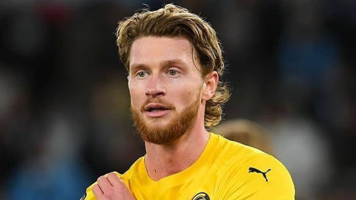Celtic recruits Danish forward Hoog