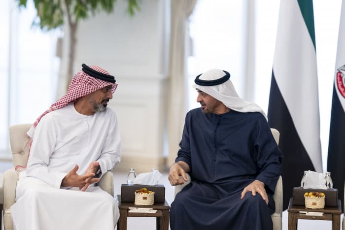 إماراتي يتلقى ولي عهد عجمان