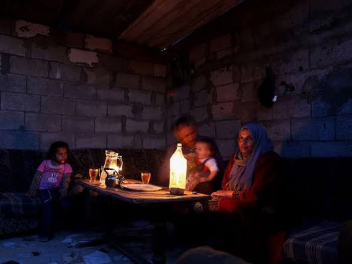 الاحتلال يوقف الكهرباء عن ثلاث بلدات فلسطين