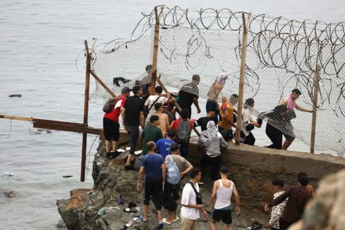 40 ألف مهاجر يتجاوزون حدود المغرب وسبتة