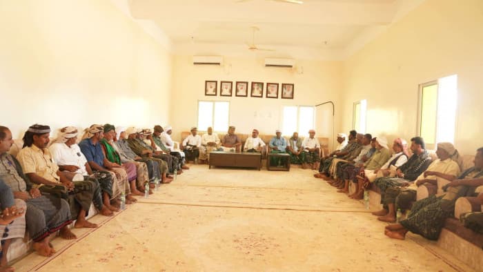 انتقالي سقطرى يبحث الوضع السياسي مع المجتمع