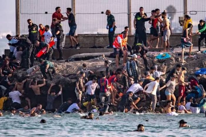المغرب يعلن وفاة 11 مهاجراً في محاولة الوصول إلى سبتة