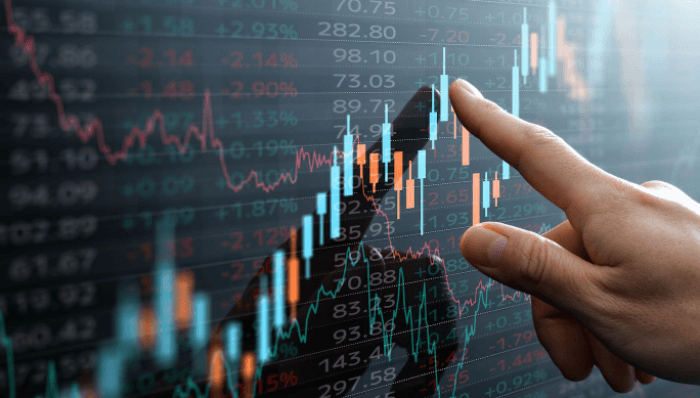 US stocks advance on falling oil and yields