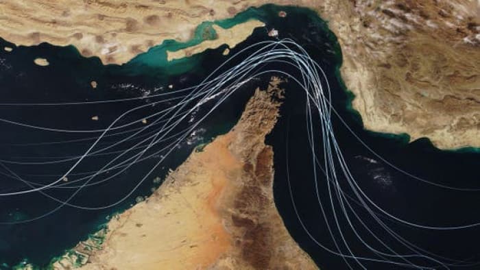سفن سنتكوم تنحرف عن مسارها بسبب حصار إيران