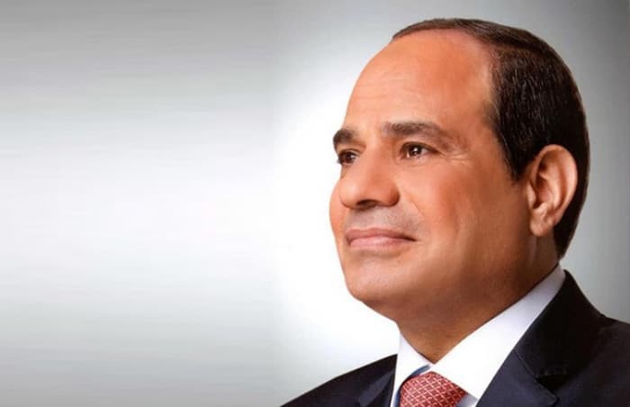 السيسي يستقبل عاهل البحرين في مطار العلمين
