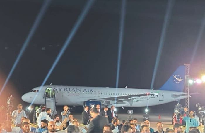 أحمد الشرع يصل مطار دير الزور