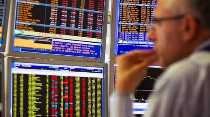Dollar eyes two-week high